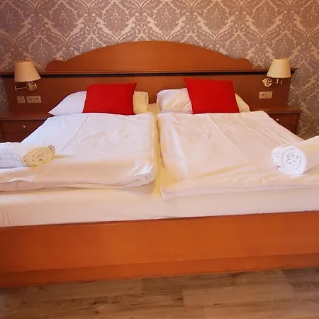 Uniqhotel 3* Cesky Sternberk