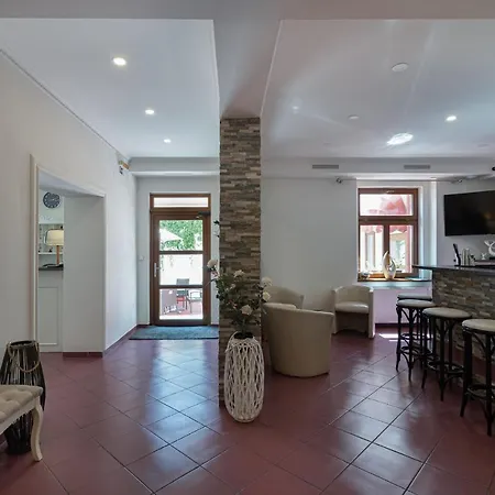 Ξενοδοχείο Uniqhotel 3*